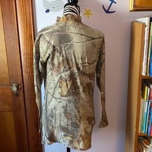 Under Armour camouflage mock neck size XL shirt